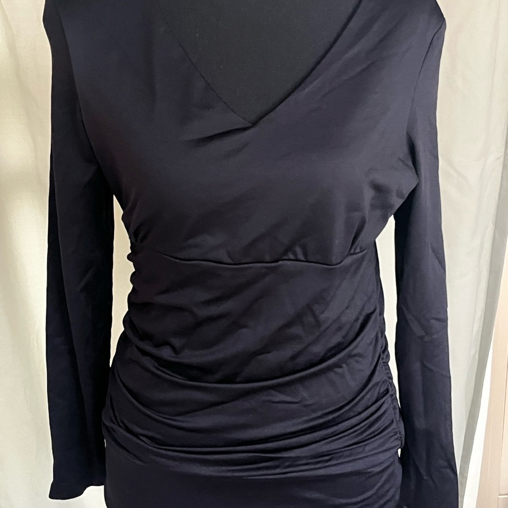 A’nue Ligne Black Long Sleeve Fitter Top with Ruching Medium